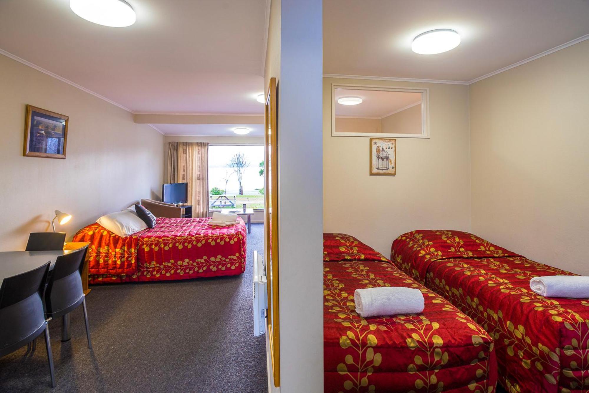 Te Anau Lakeview Holiday Park & Motels Экстерьер фото
